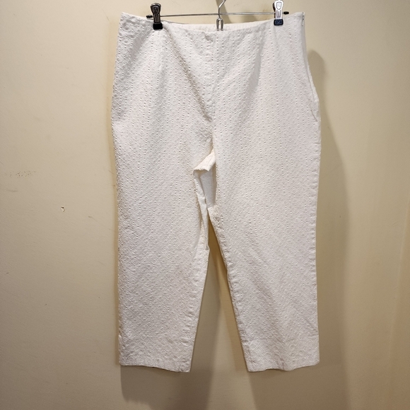 Real Clothes White Embroidered Capri  pants size 16 - Picture 1 of 10